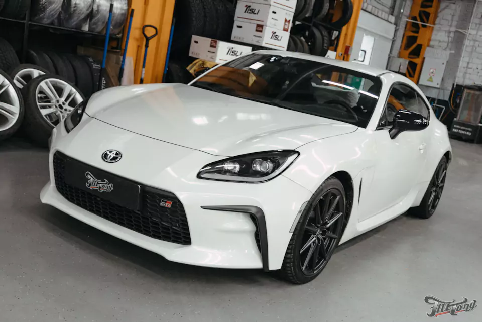 Фирменный шиномонтаж с адаптацией и балансировкой на стендах Hunter для Toyota GR86